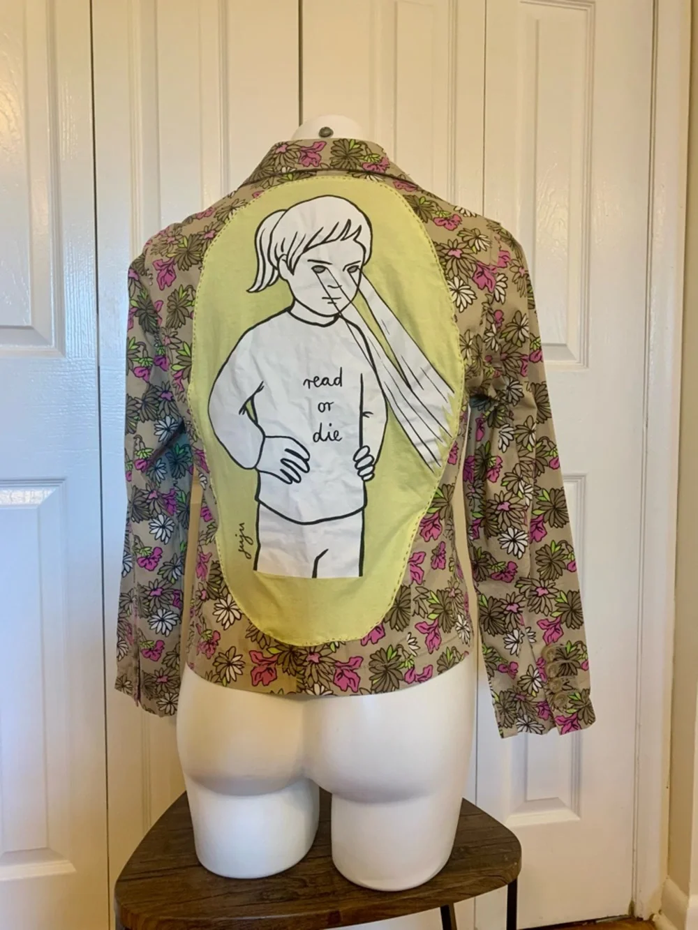 Liz Claiborne altered Floral Jean Jacket with Yellow Back Panel - Picture 5 of 12